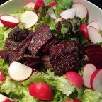 Rooode Beeede Salat mit so einer neuen Kohlsorte drunter