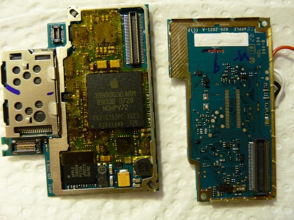 pcb inside the iPhone ("2G")