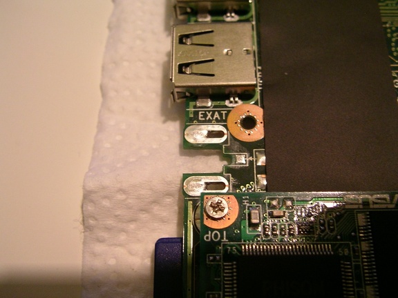 spot on the pcb for an external antenna (eee 901)