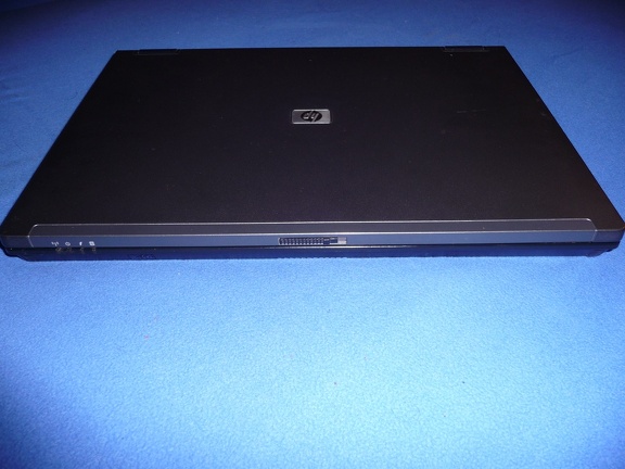 HP nx8220: front