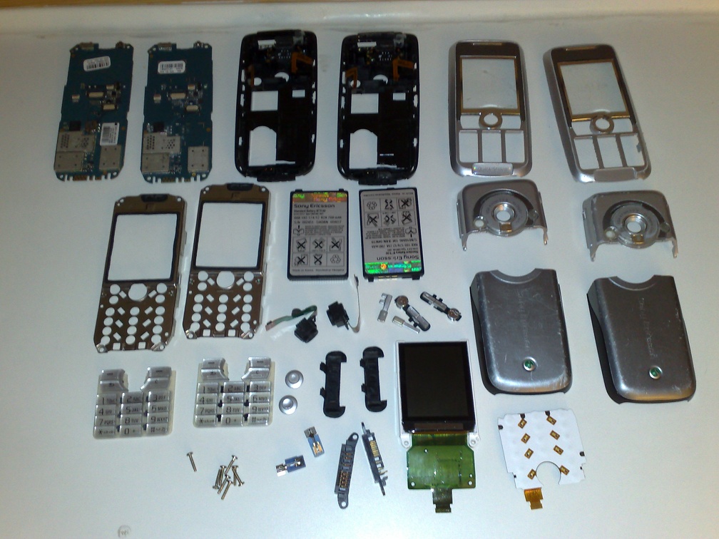 two SE K700i in parts